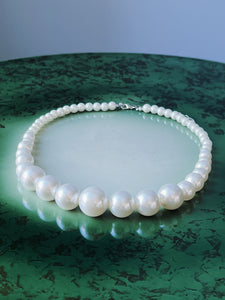 Frøken Dianas salonger halskjeder Perlekjede- trillende perler