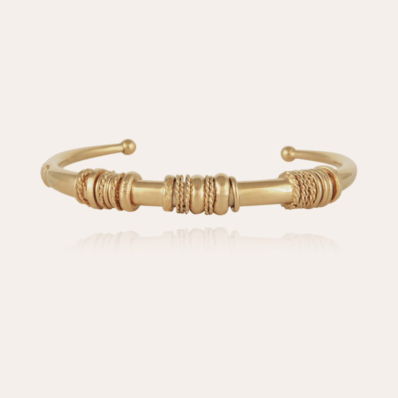 Vintageinspirert armbånd fra GAS Bijoux 😍 ! Dette armbåndet er så nydelig og passer perfekt med Maranza øredobber for en komplett look! 💃🏽 Det er justerbart, så dette armbåndet kan vi alle bruke!  ✨ 