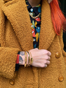 Vintageinspirert armbånd fra GAS Bijoux 😍 ! Dette armbåndet er så nydelig og passer perfekt med Maranza øredobber for en komplett look! 💃🏽 Det er justerbart, så dette armbåndet kan vi alle bruke!  ✨ 