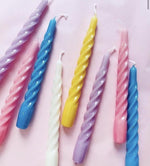 Last inn bildet i Galleri-visningsprogrammet, Kunstindustrien stearinlys Stearinlys twisted multicolored - yellow&amp;pink
