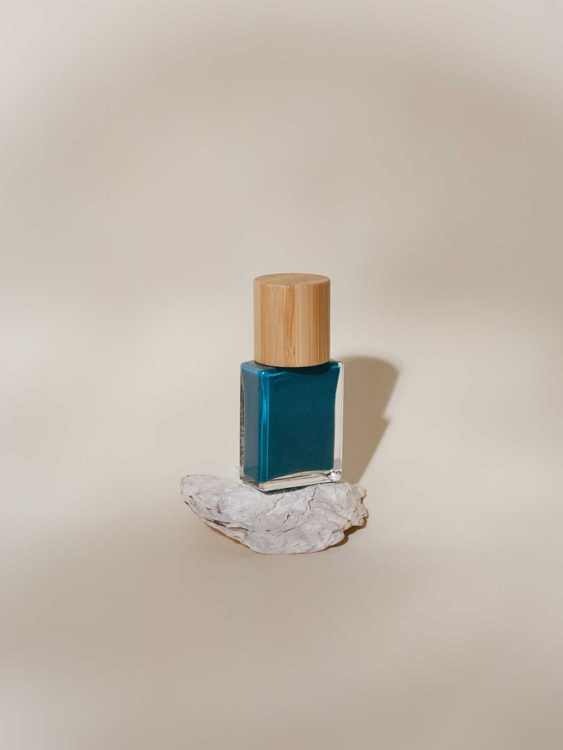 Blå, Vegansk og giftfri neglelakk fra det italienske merket Licia Florio - Oolong