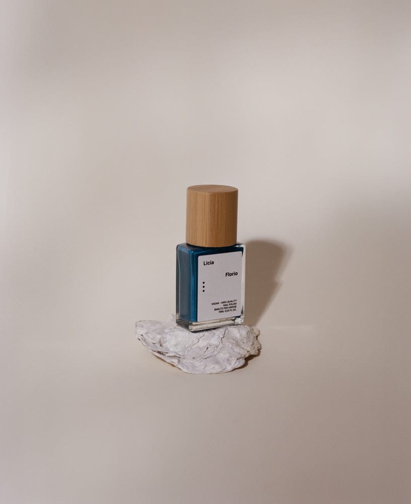 Blå, Vegansk og giftfri neglelakk fra det italienske merket Licia Florio - Oolong