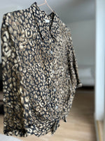 Last inn bildet i Galleri-visningsprogrammet, Vintage Vintage bluser XS Vintagebluse - Leopardnatt, str XS
