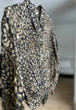 Last inn bildet i Galleri-visningsprogrammet, Vintage Vintage bluser XS Vintagebluse - Leopardnatt, str XS
