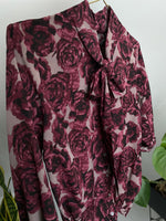Last inn bildet i Galleri-visningsprogrammet, Vintage Vintage bluser S Vintagebluse - Vinrøde roser, str S
