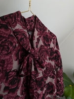 Last inn bildet i Galleri-visningsprogrammet, Vintage Vintage bluser S Vintagebluse - Vinrøde roser, str S
